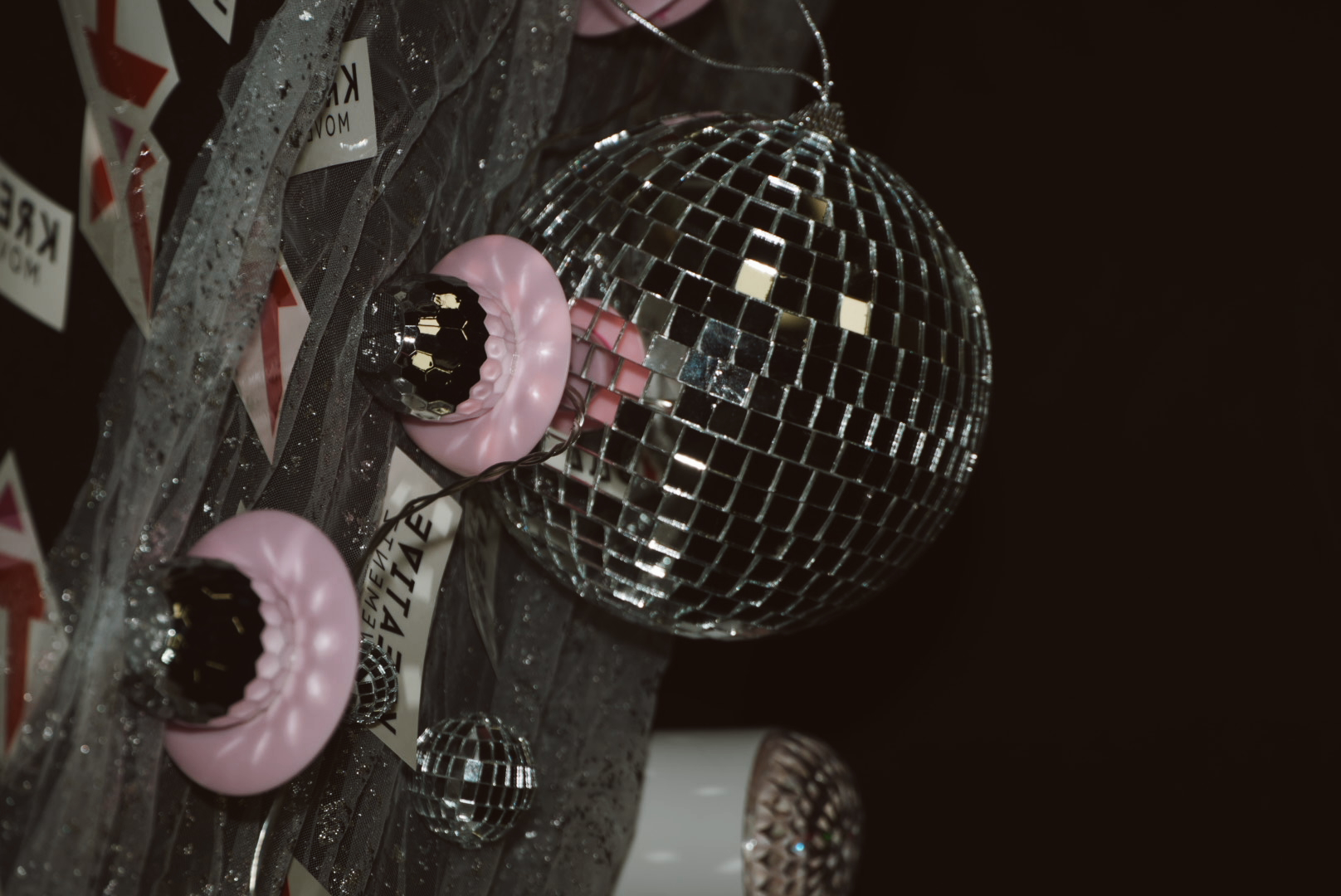 Oh My Eve – disco ball